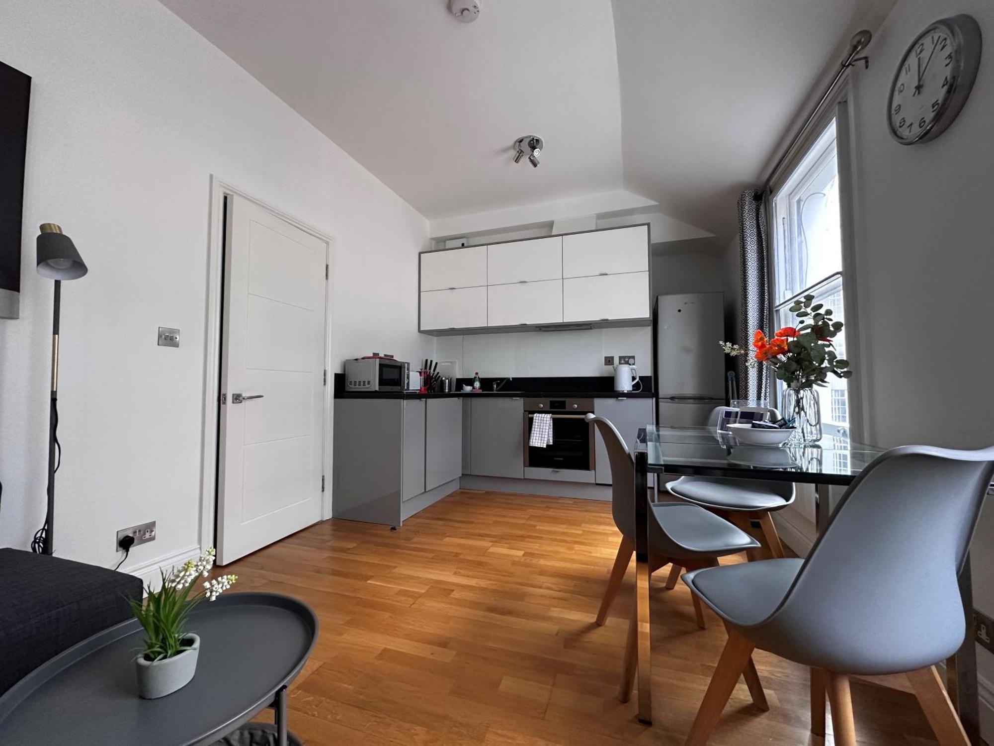 Apt 4, Soho Apartments 2Nd Floor By Indigo Flats Londres Exterior foto
